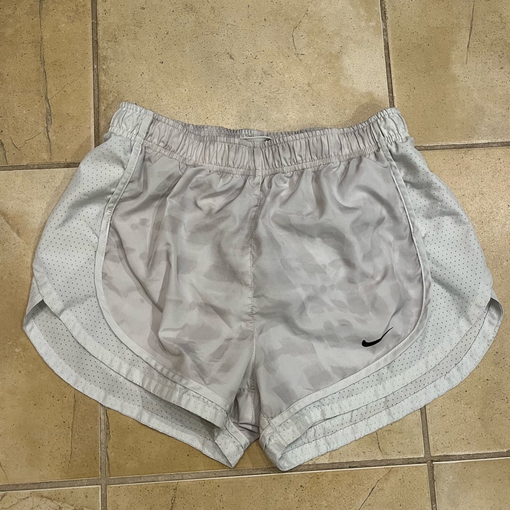 Nike Women's Gray Camo Athletic Shorts Dri Fit Size Small